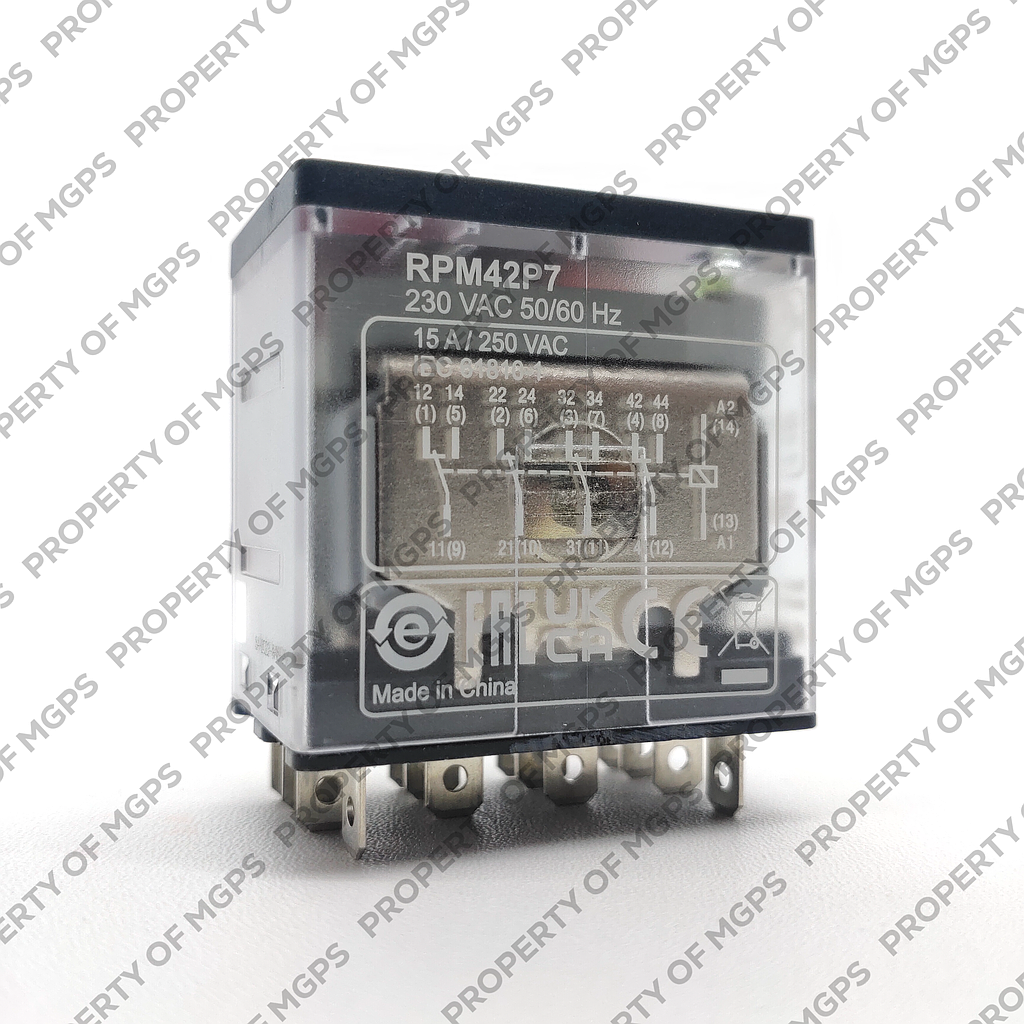 Schneider  Power plug-in relay - Zelio RPM - 4 C/O - 230 V AC - 15 A - with LED